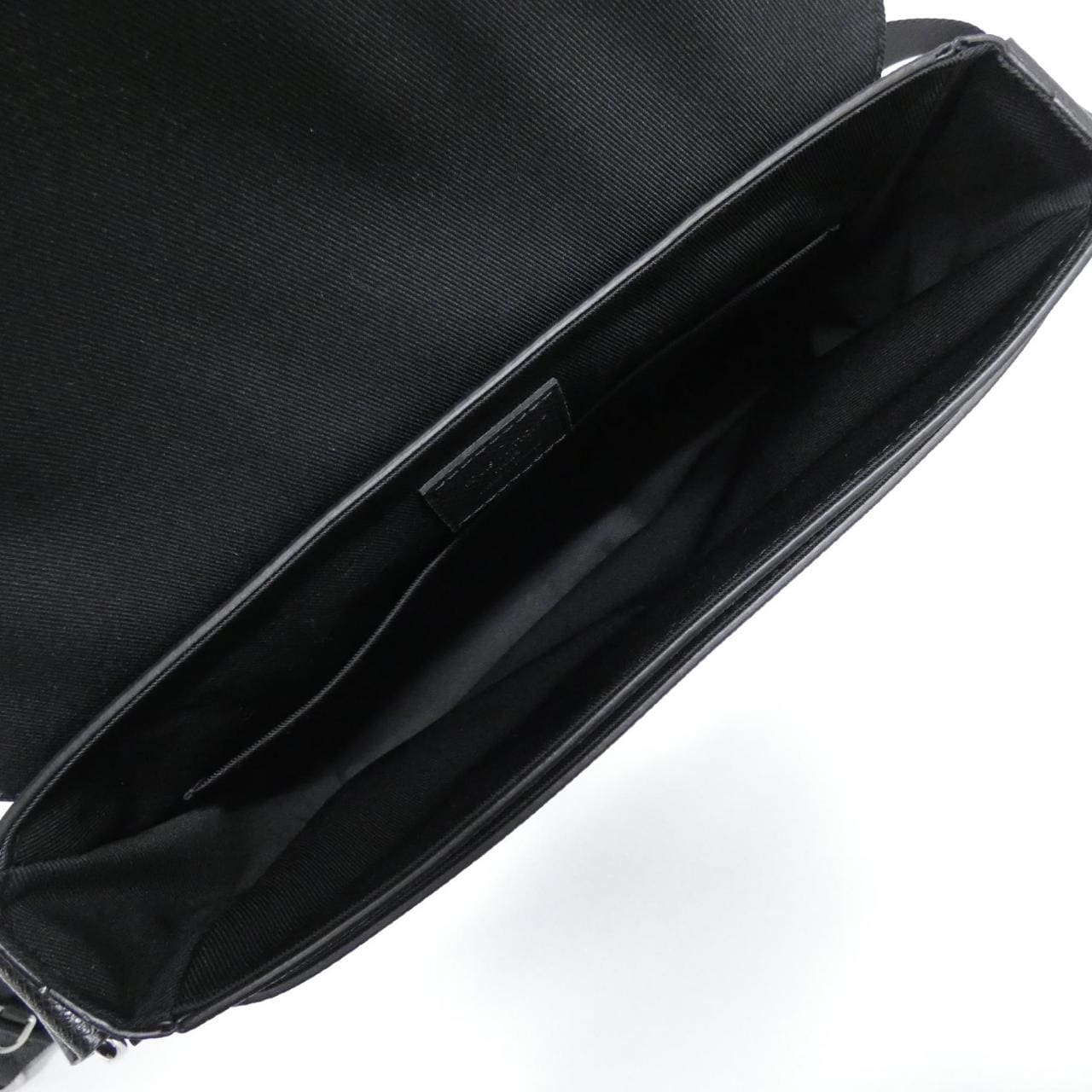 ルイヴィトン タイガ ディストリクト PM M30850 ショルダーバッグ