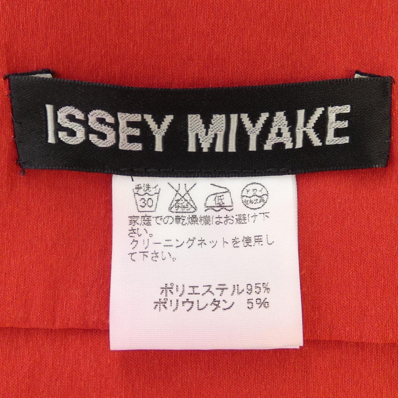 イッセイミヤケ ISSEY MIYAKE トップス