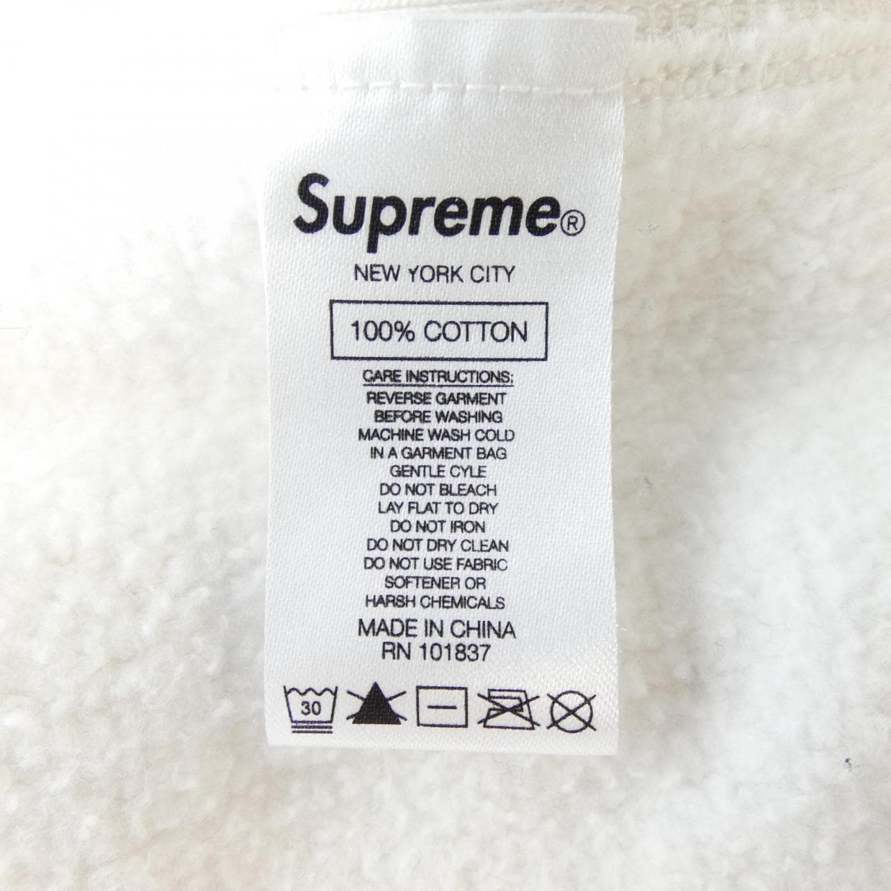 シュプリーム SUPREME パーカー