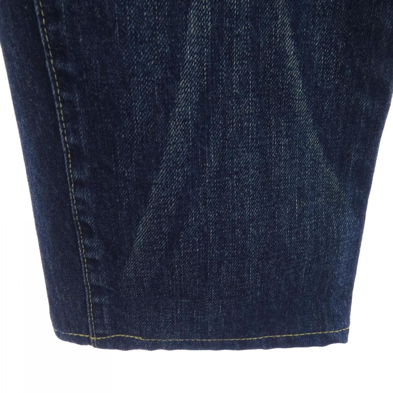 グラム GLAMB ジーンズ