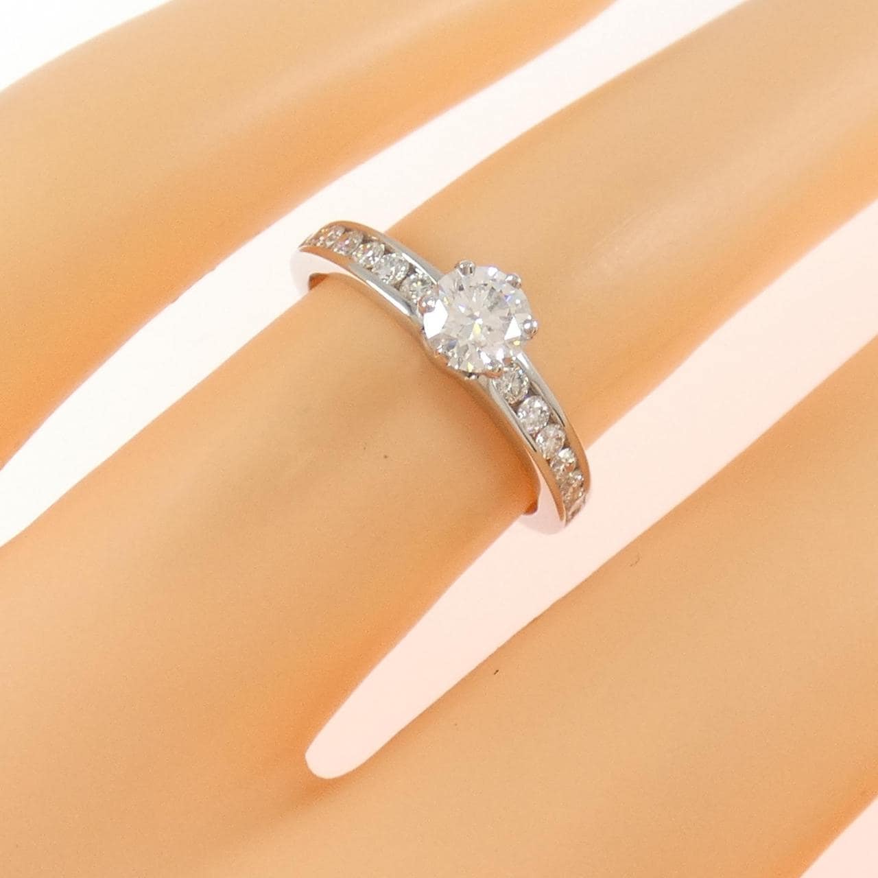TIFFANY单钻石槽鑲戒指 0.33 克拉
