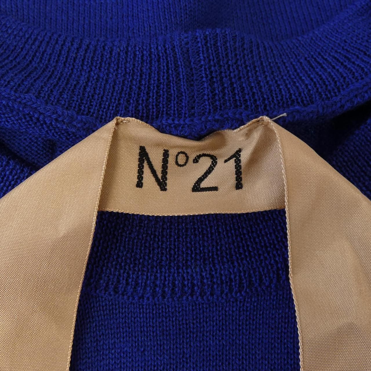 ヌメロヴェントゥーノ N°21 ニット