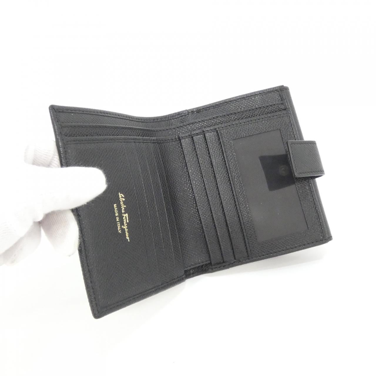 【新品】サルヴァトーレフェラガモ 22 C877 財布