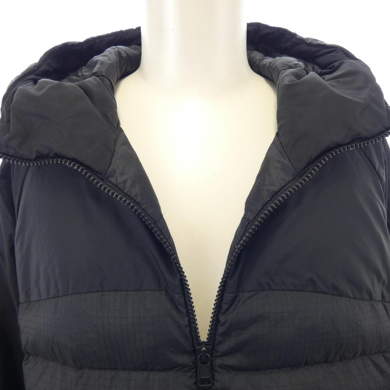 モンクレール MONCLER ダウンジャケット