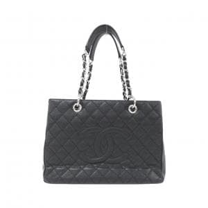 CHANEL shoulder bag