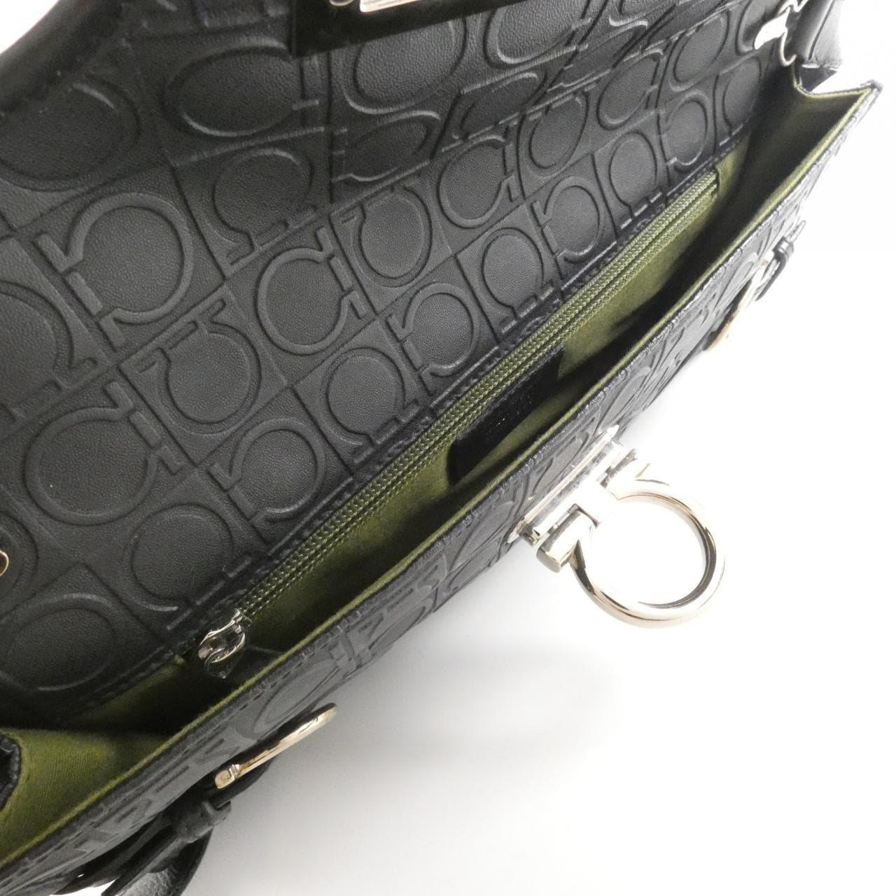 サルヴァトーレフェラガモ 21 4907 ショルダーバッグ