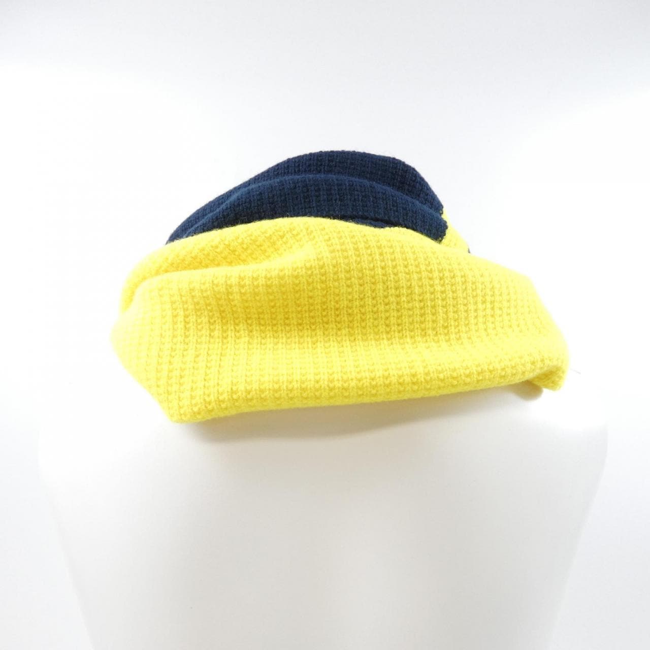 HOMME PLISSE neck warmer