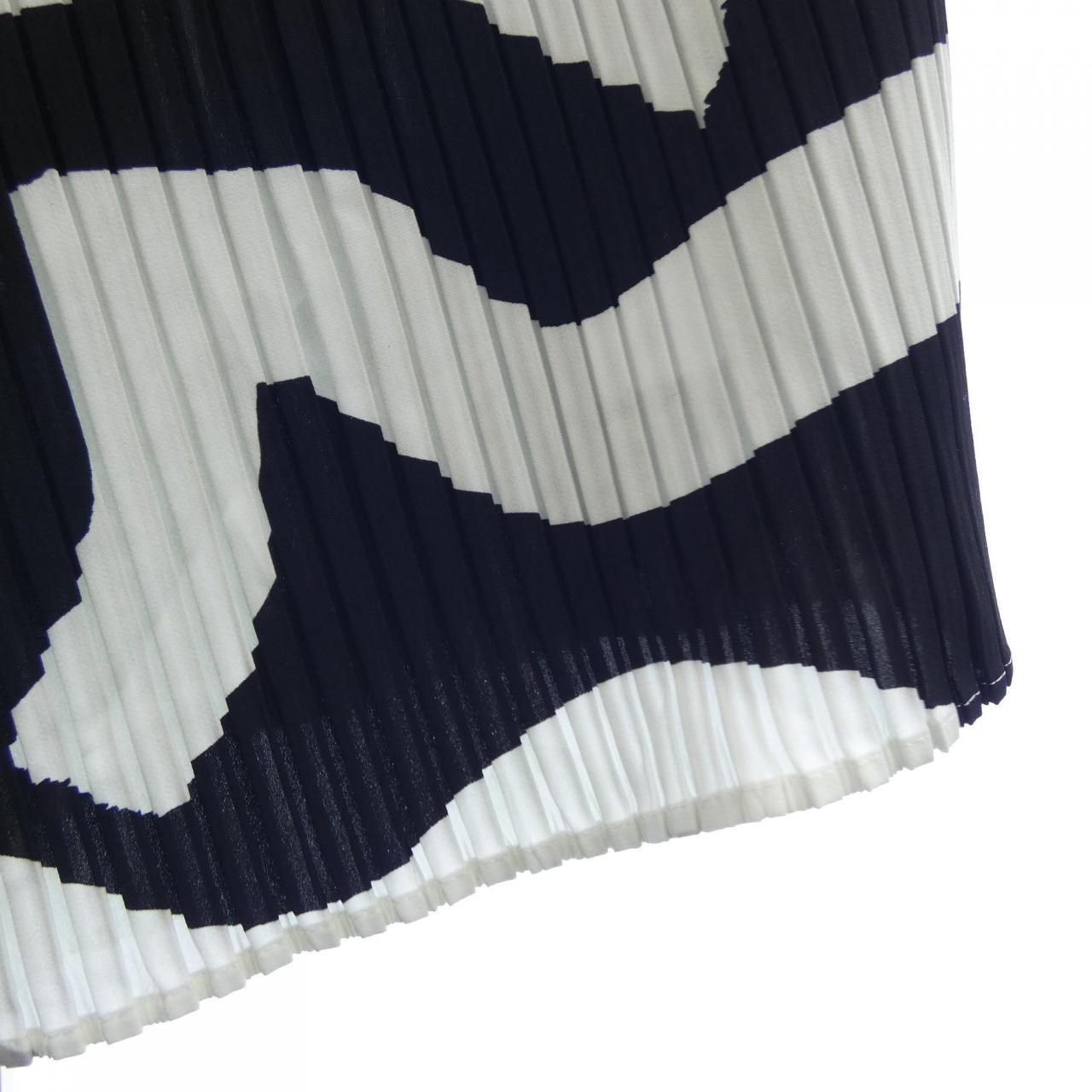 イッセイミヤケ ISSEY MIYAKE IM03FG166 スカート