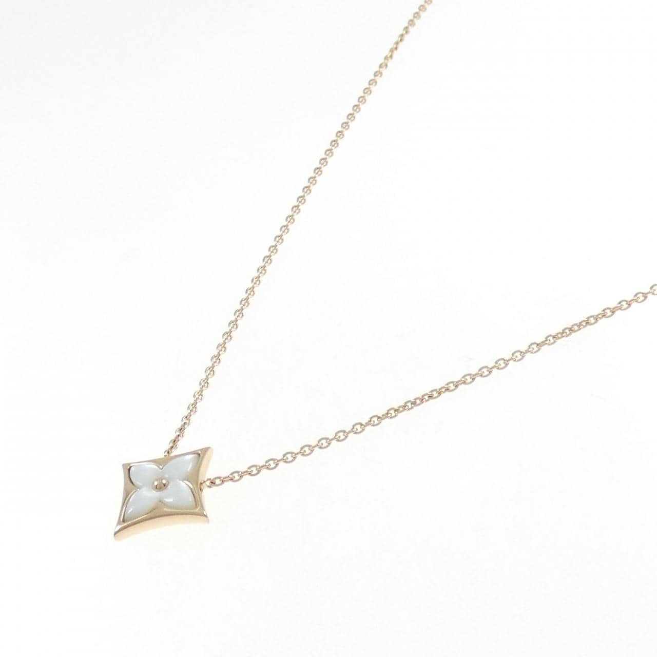 LOUIS VUITTON Vuitton Pandantif Monogram Star Nacre Necklace