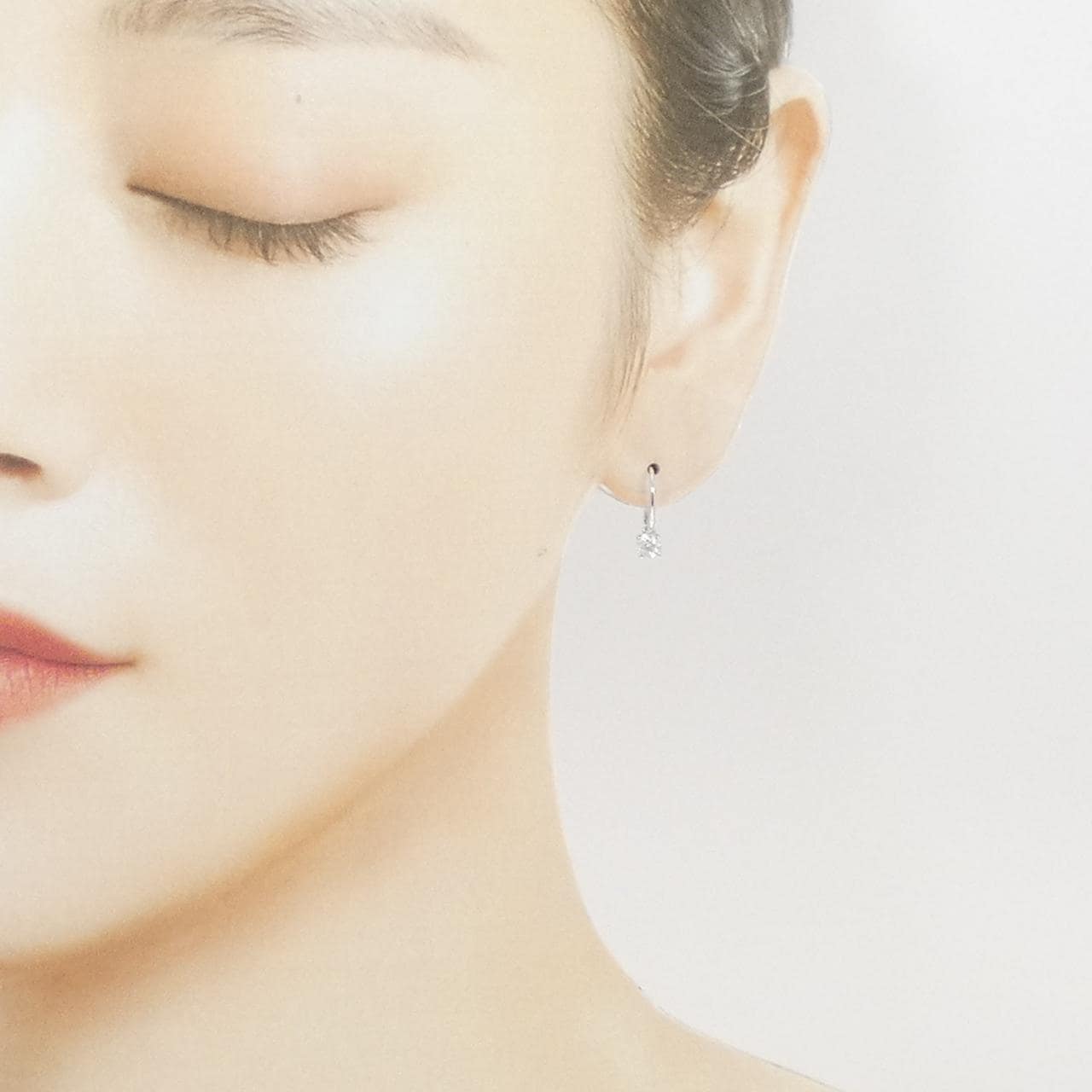 デビアス ダイヤモンド ピアス 0.42CT (H VS2)