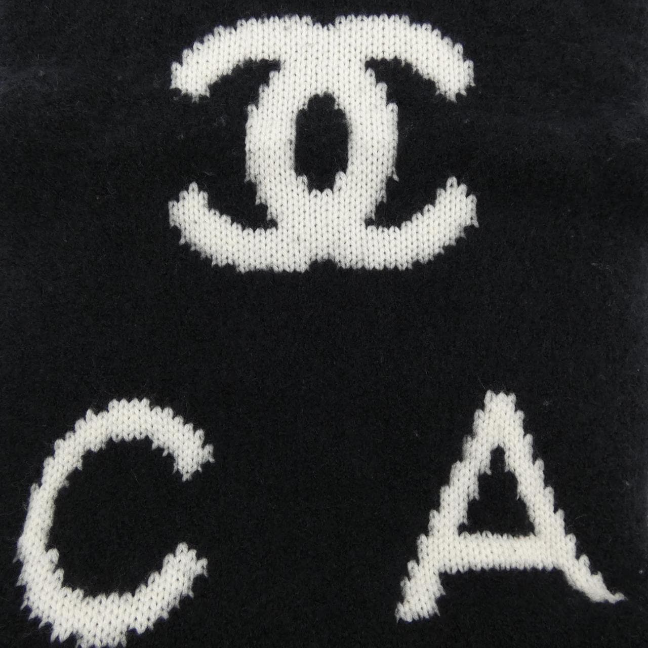 CHANEL MUFFLER