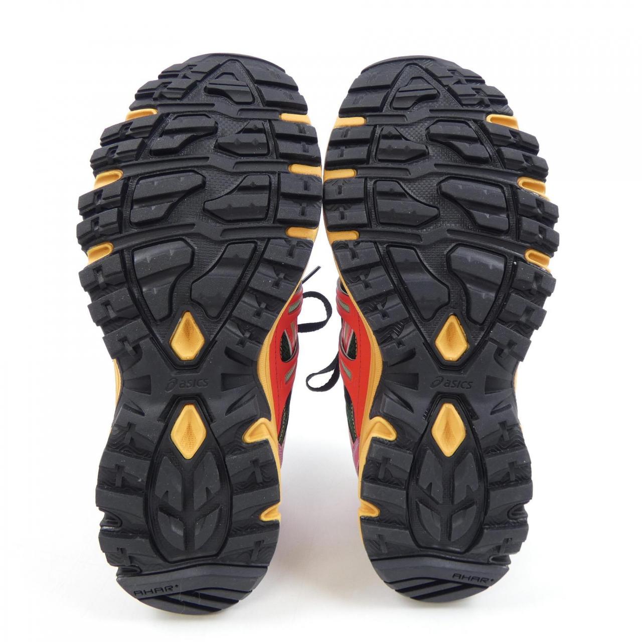 ASICS运动鞋