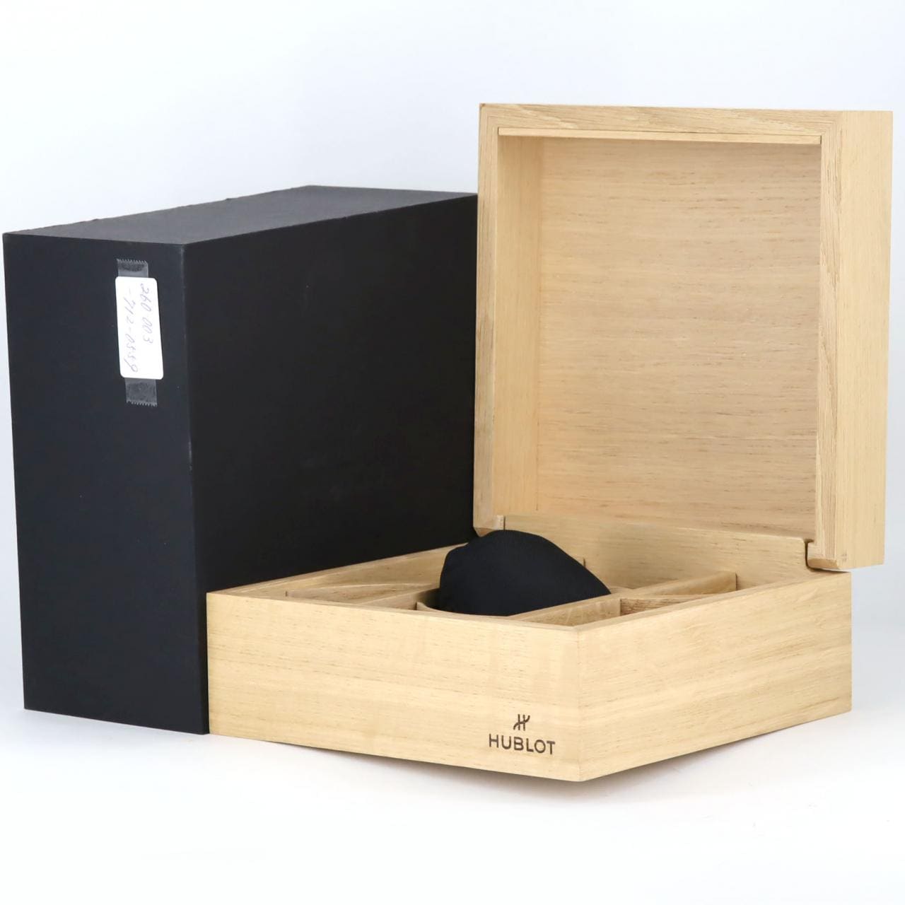 ウブロ クラシックフュージョンチタニウムブラックシャイニー 542.NX.1270.LR TI 自動巻