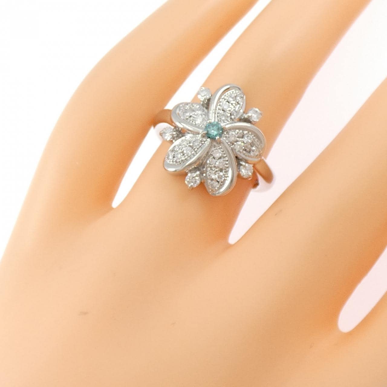 PT900 フラワー ダイヤモンド リング 0.08CT