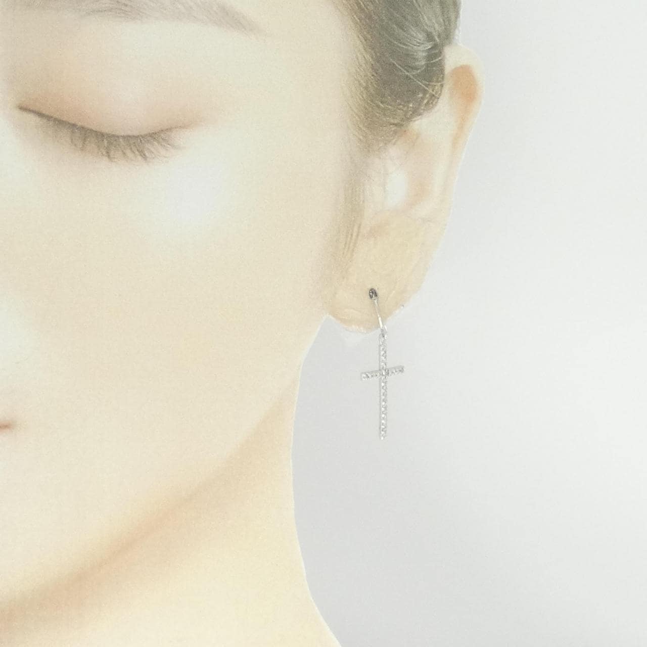 K18WG クロス ダイヤモンド ピアス 0.30CT