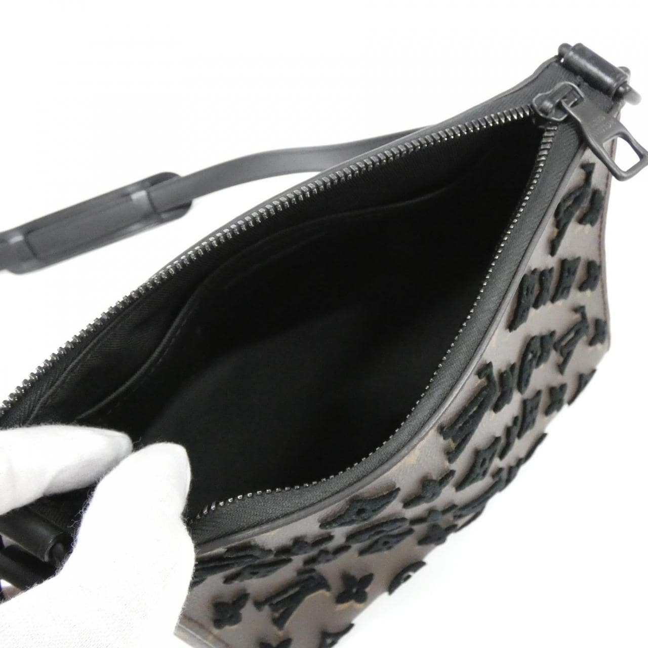 ルイヴィトン モノグラム タフタージュ トリアングル メッセンジャー M45070 ショルダーバッグ