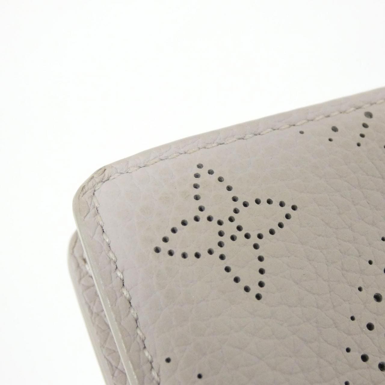 ルイヴィトン マヒナ ポルトフォイユ クレア M13470 財布