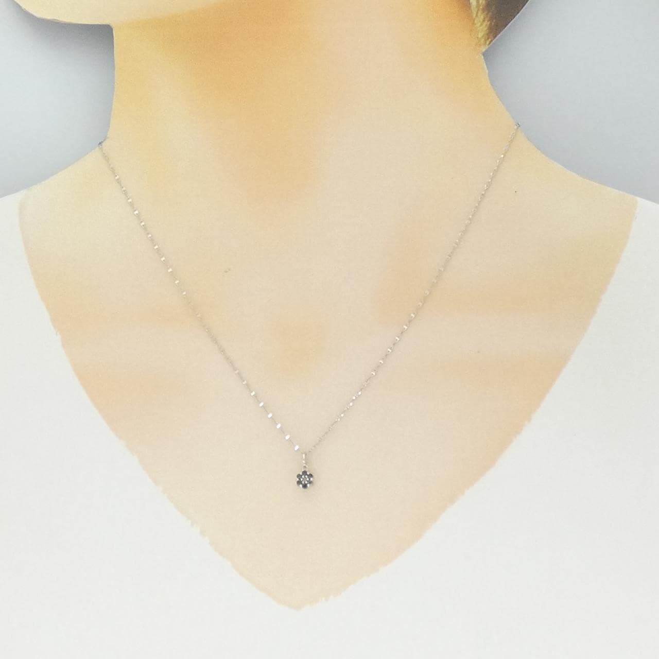 K10WG フラワー ダイヤモンド ネックレス 0.20CT