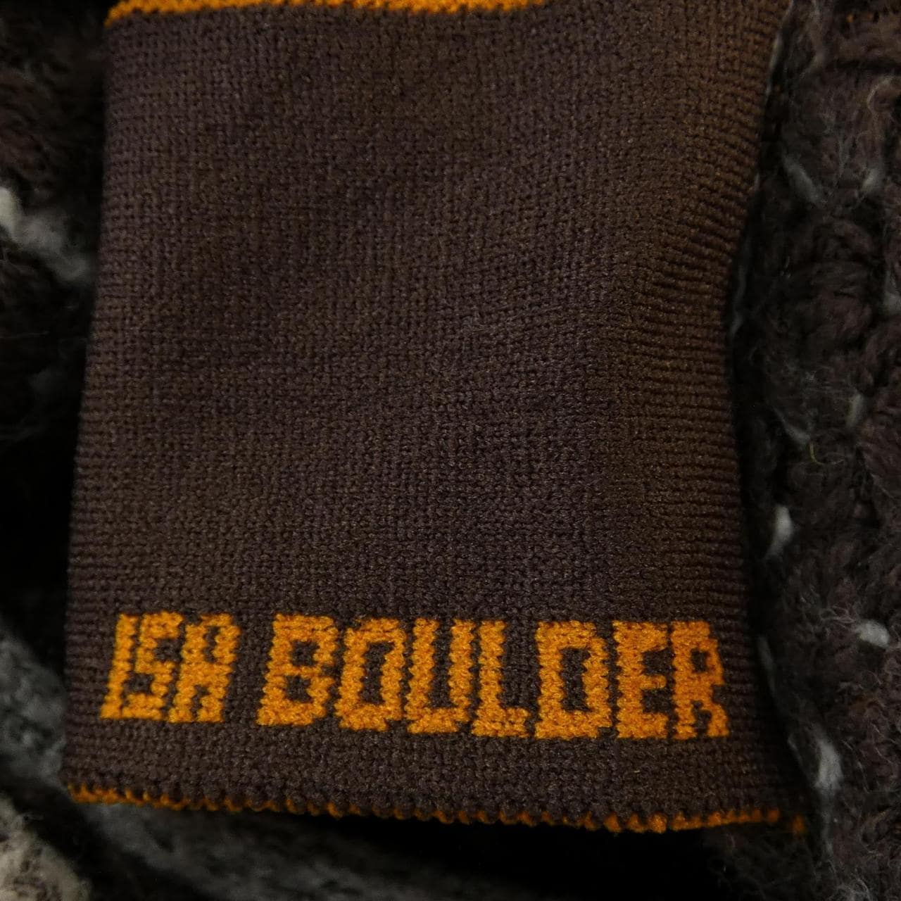 ISA BOULDER パーカー