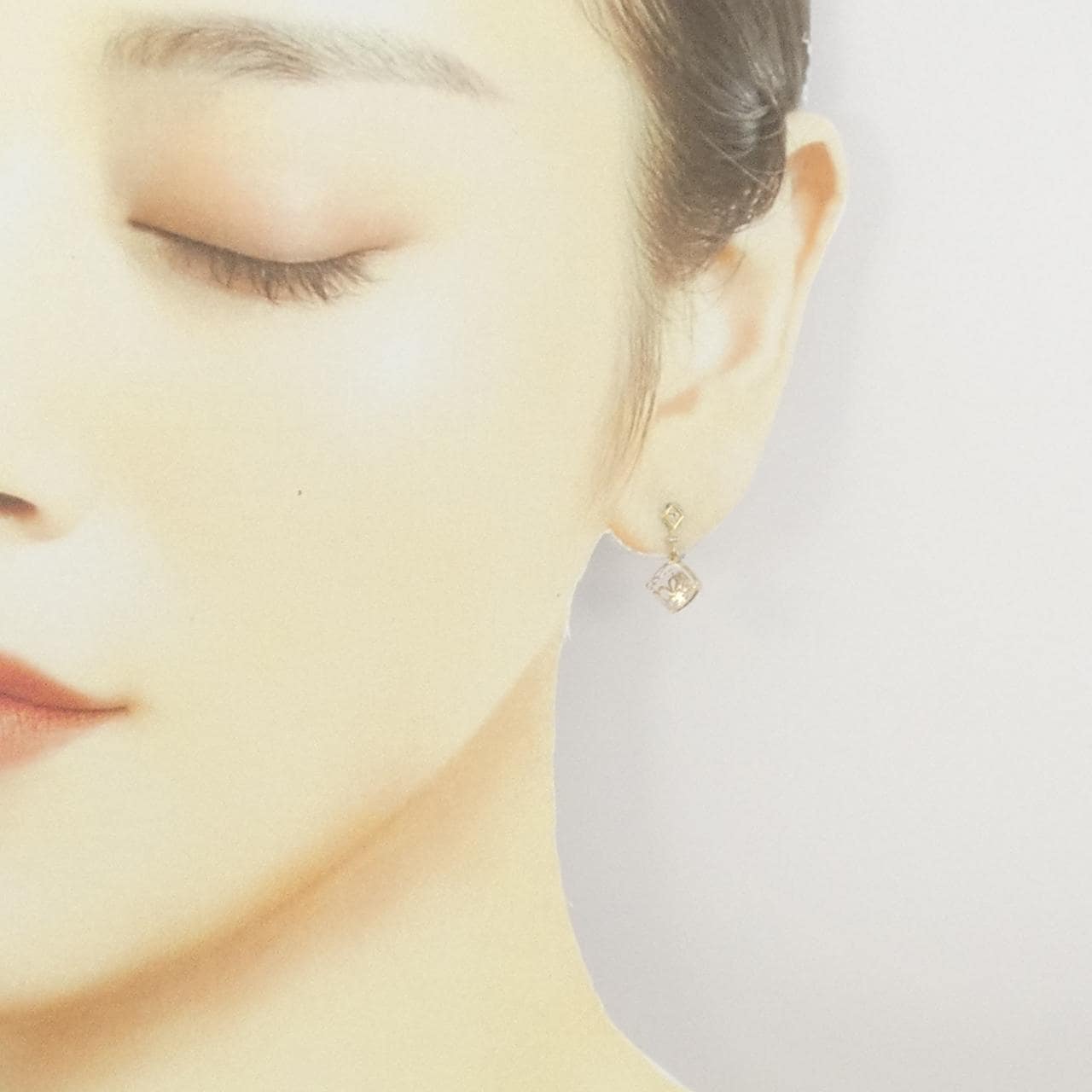 K10YG Quartz earrings