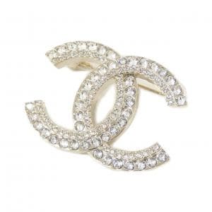 CHANEL brooch