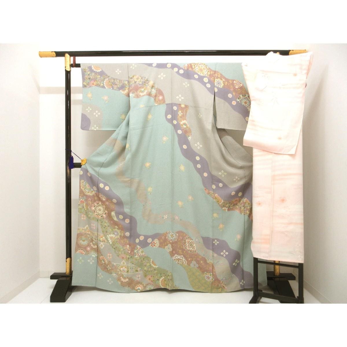 訪問着　友禅金彩加工　刺繍入り　きもの・長襦袢　２点セット