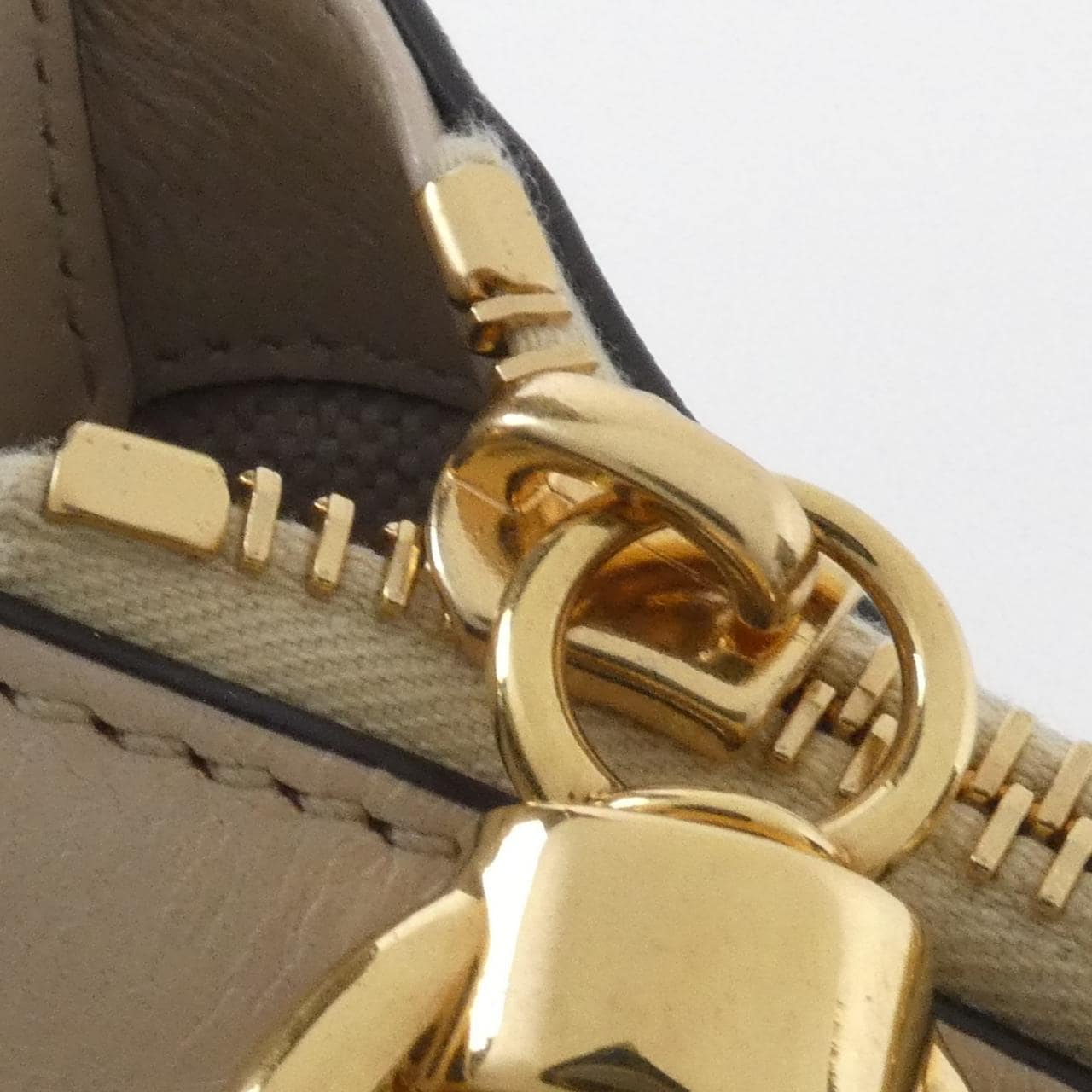 クロエ カメラ バッグ CHC24AS533 N83 ショルダーバッグ