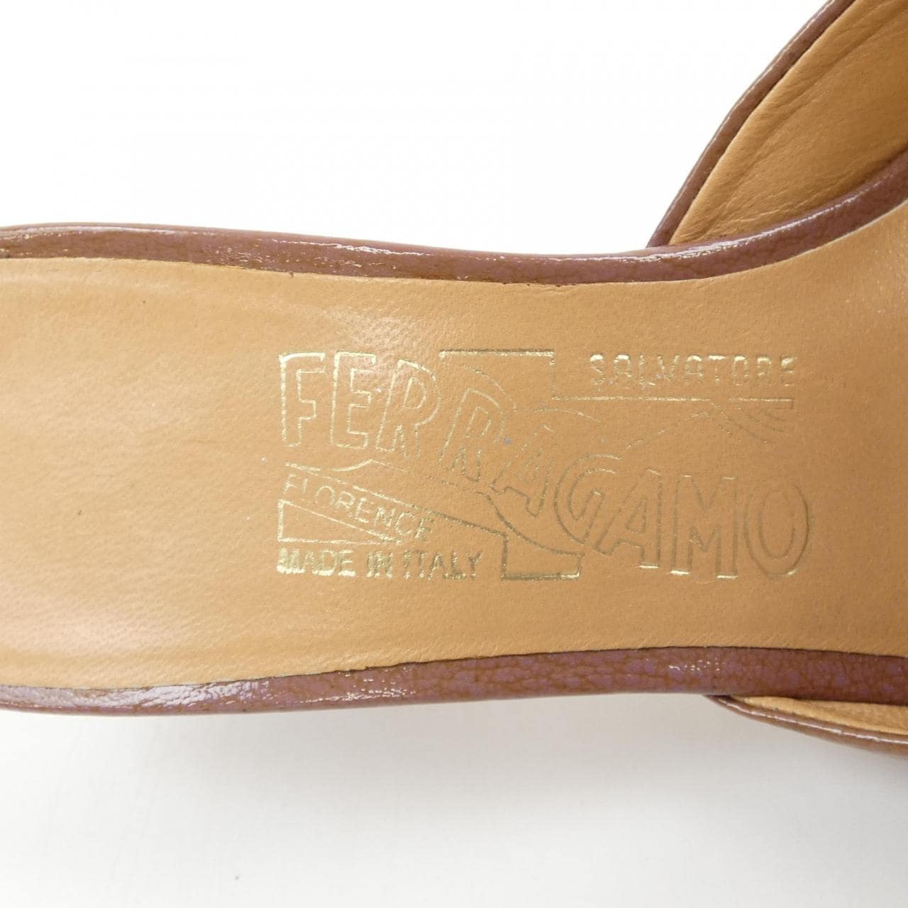 サルヴァトーレフェラガモ SALVATORE FERRAGAMO サンダル