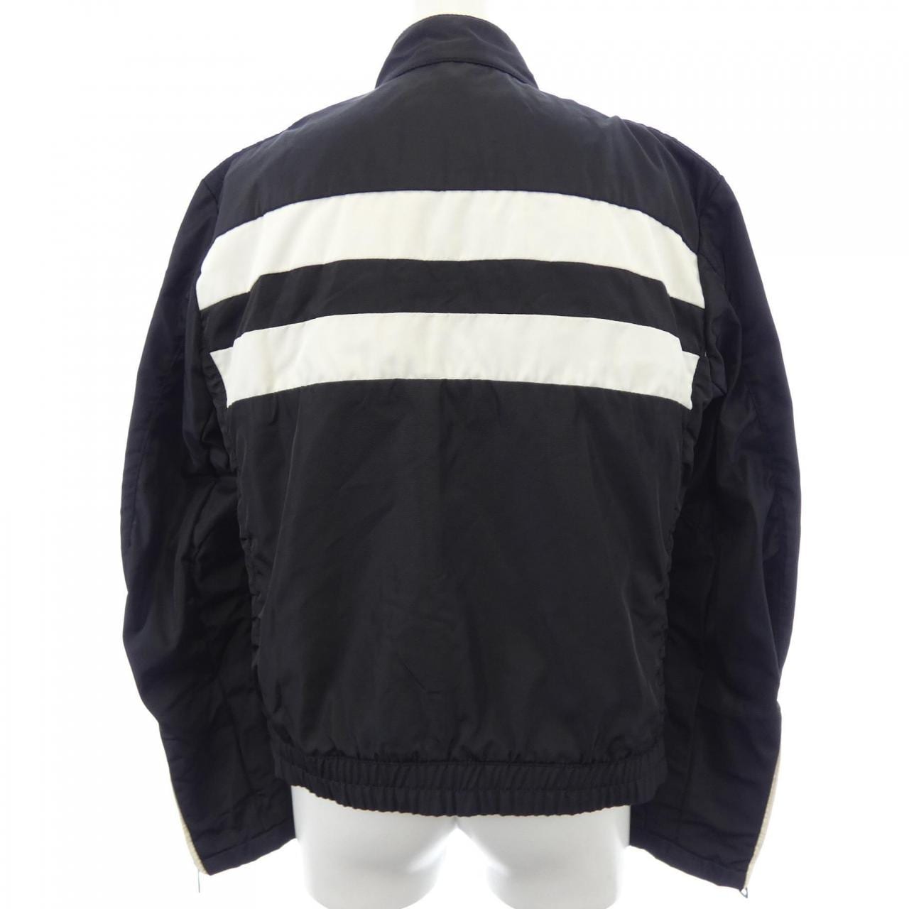 MONCLER MONCLER 40119/50 胸紅鞋