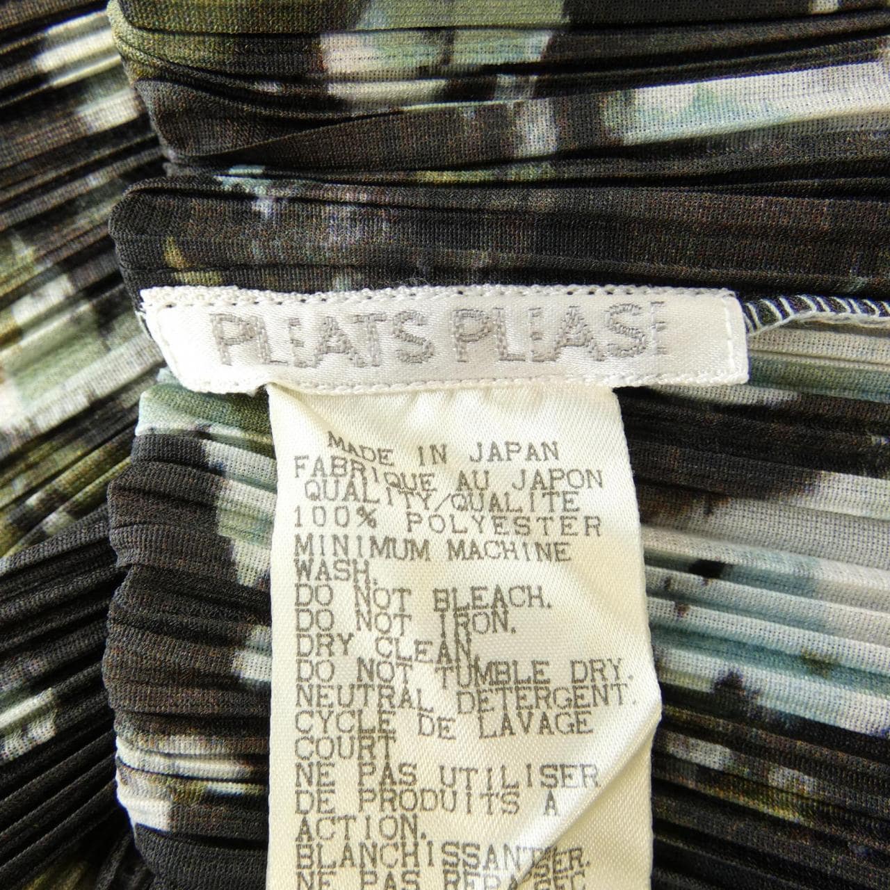 百褶PLEATS PLEASE上衣