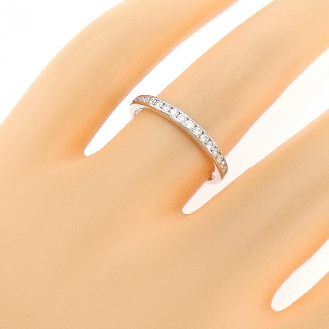 ティファニー ハーフサークル チャネルセッティング リング