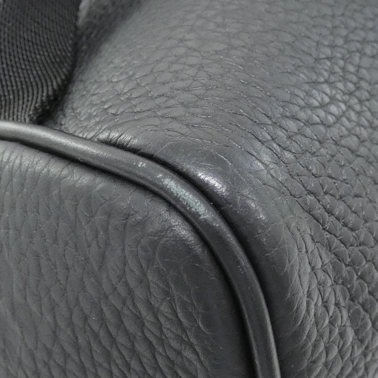 LOUIS VUITTON Taurillon Monogram Montsouris双肩包M23127