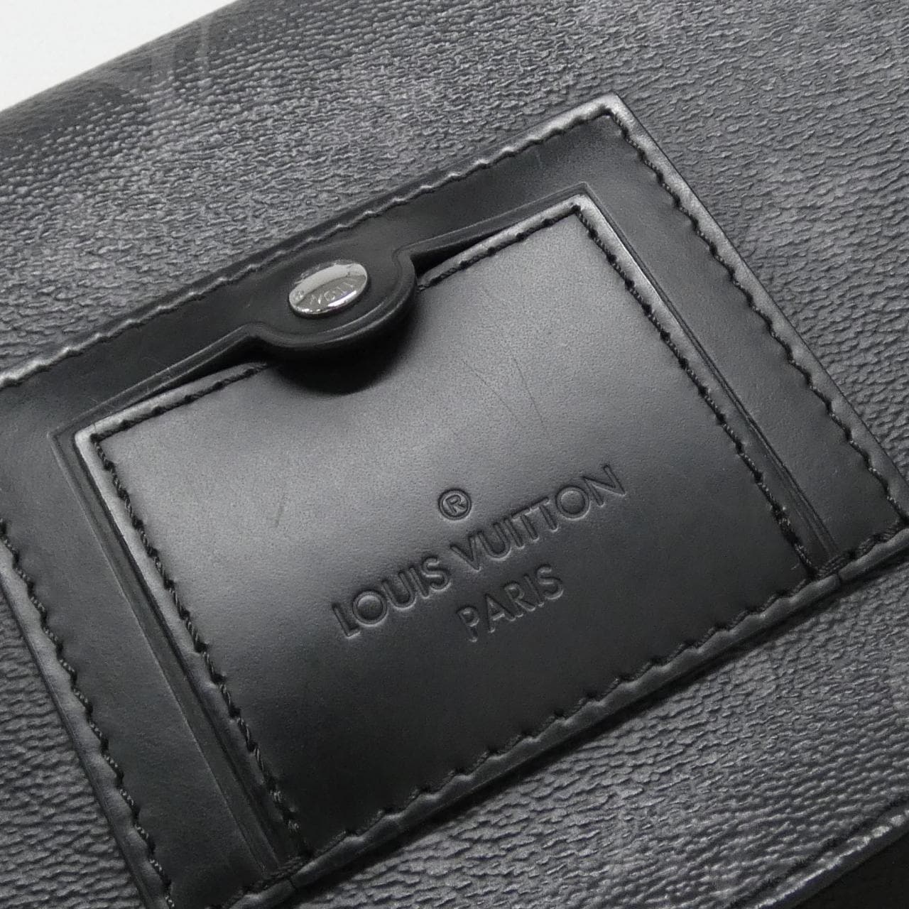 LOUIS VUITTON Monogram Eclipse Messenger Voyage PM M40511 單肩包