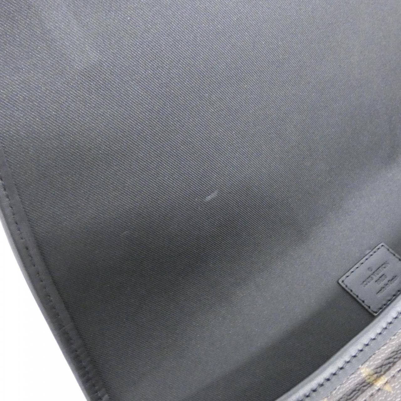 ルイヴィトン モノグラム マカサー マグネティック メッセンジャー M45557 ショルダーバッグ