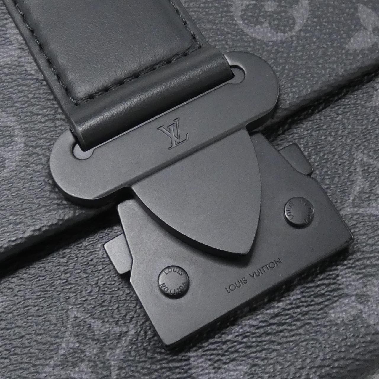 ルイヴィトン モノグラム エクリプス Sケープ メッセンジャー M46794 ショルダーバッグ