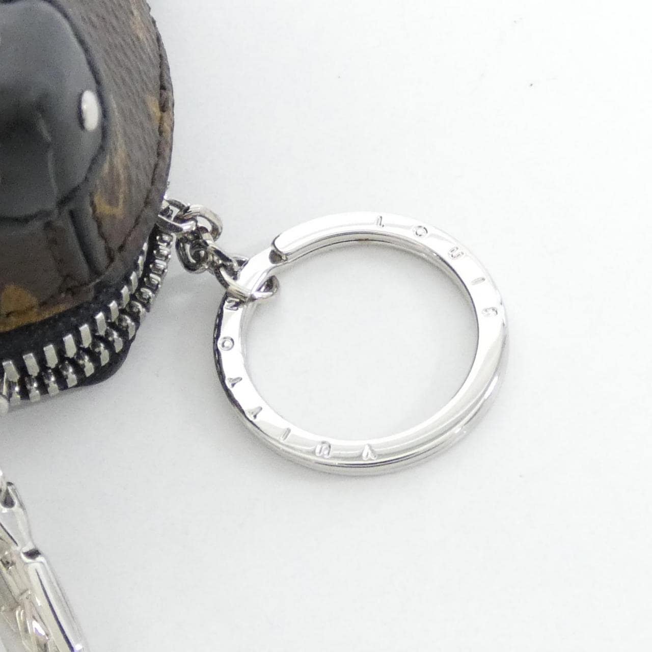 ルイヴィトン モノグラム マカサー ソフト トランク ポーチ M00753 キーリング