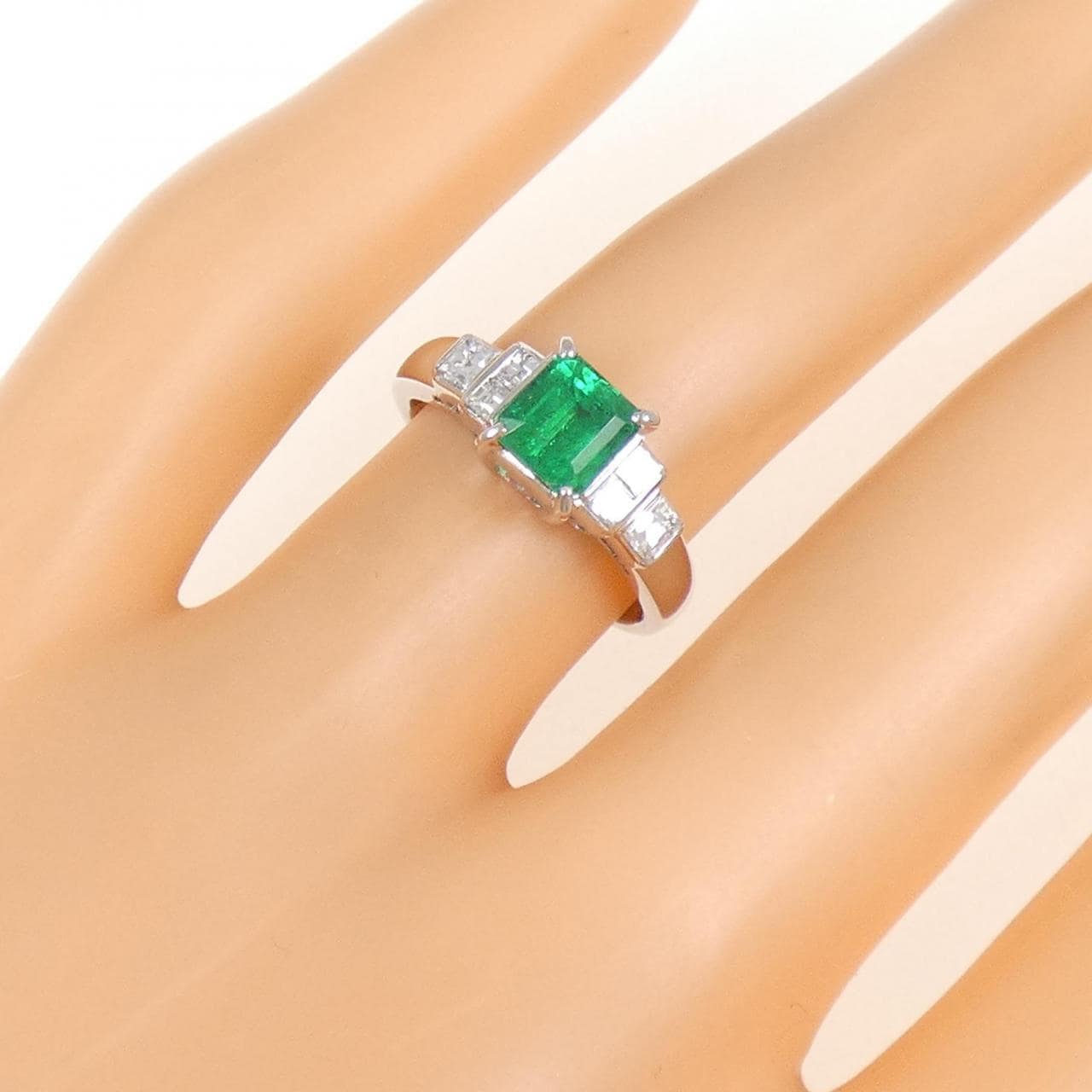 PT900 エメラルド リング 0.74CT