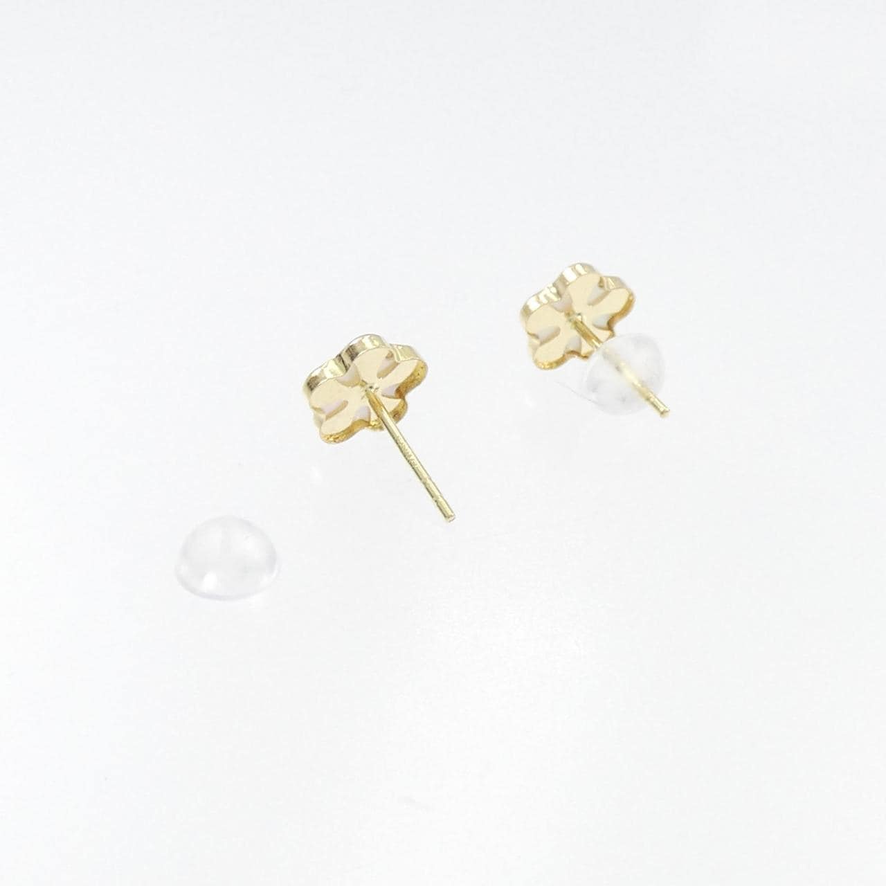 [BRAND NEW] 750YG Flower Mother of Pearl Earrings