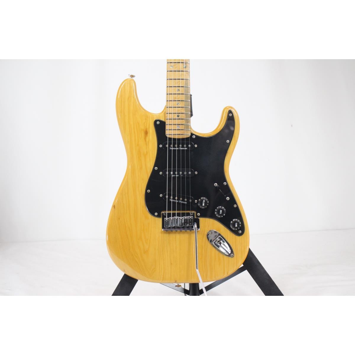 FENDER Special Edition Lite Ash Stratocaster