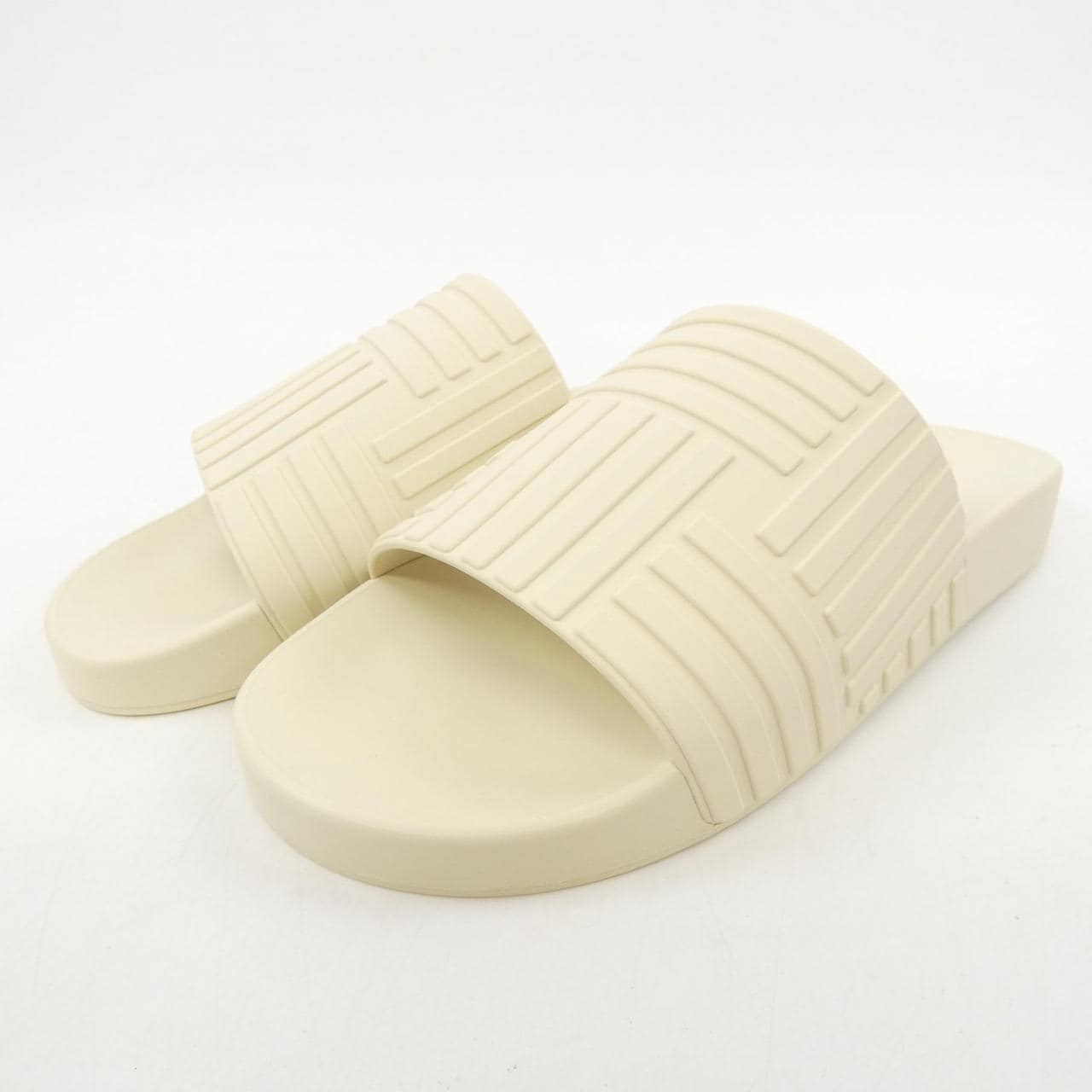 ボッテガヴェネタ BOTTEGA VENETA 690105　V1060　9031 サンダル