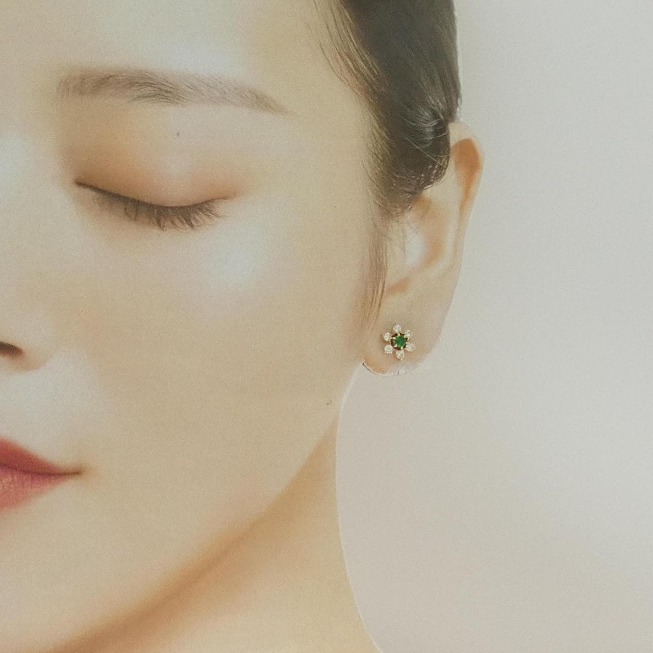ワコウ エメラルド ピアス 0.24CT