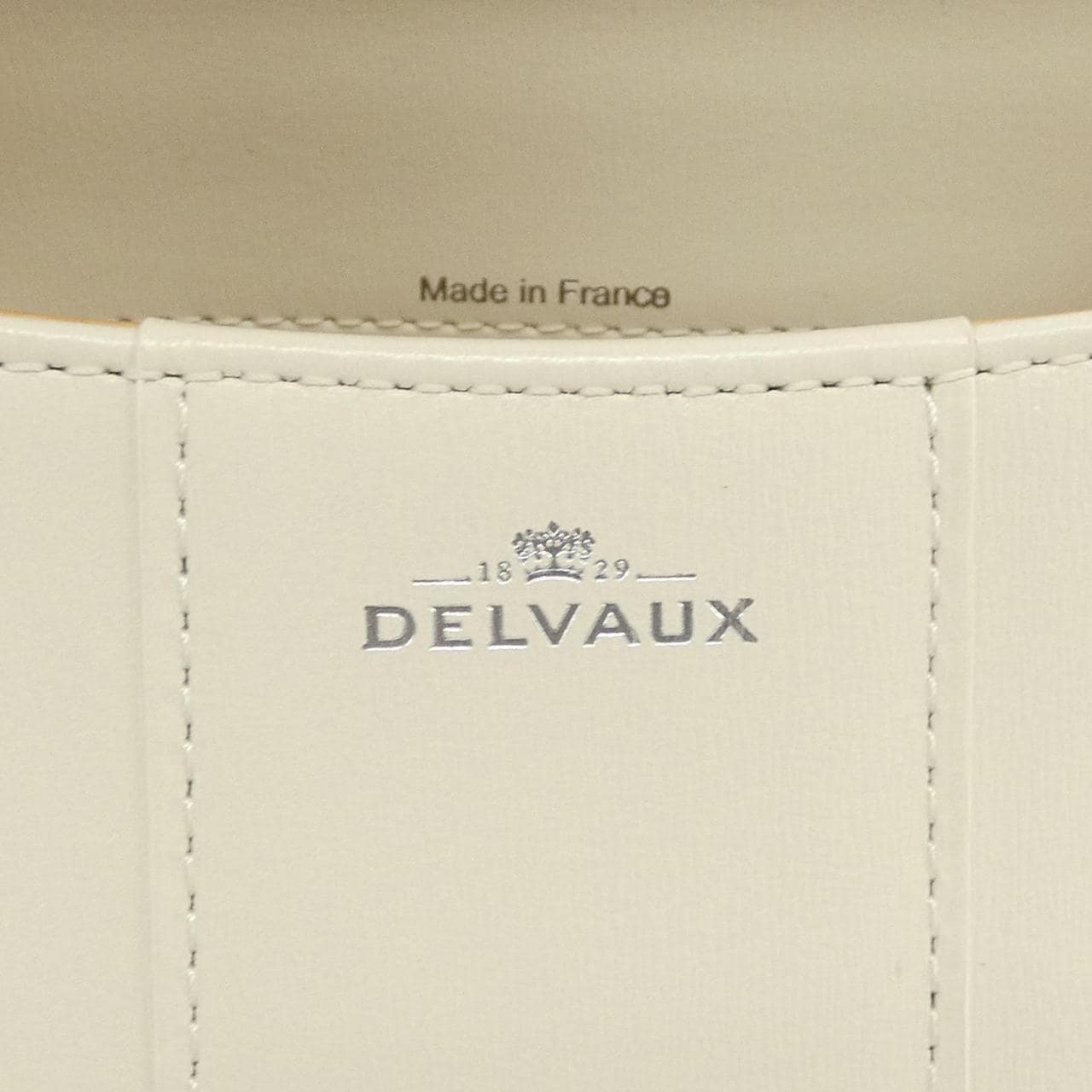 德爾沃DELVAUX