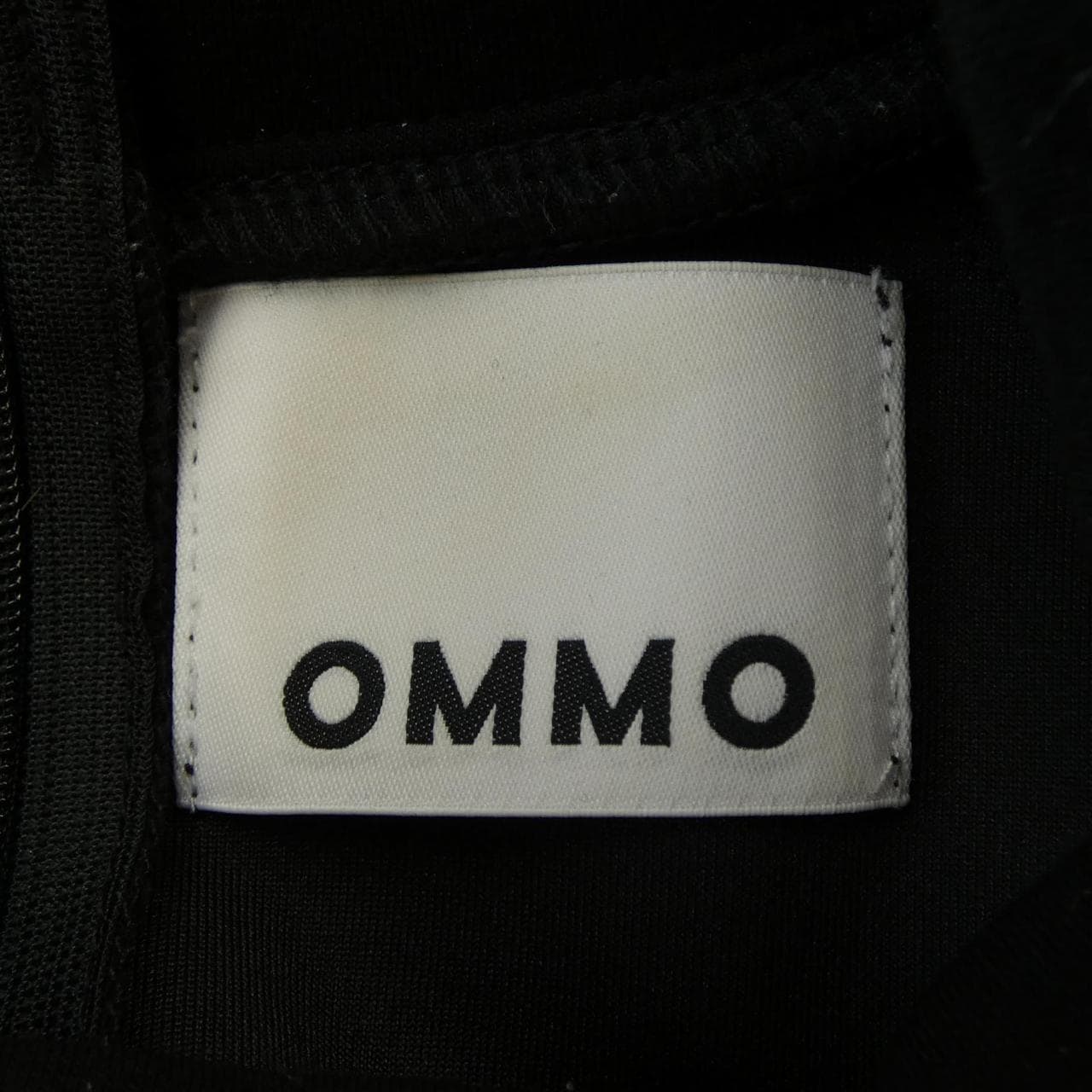 OMMO Tops