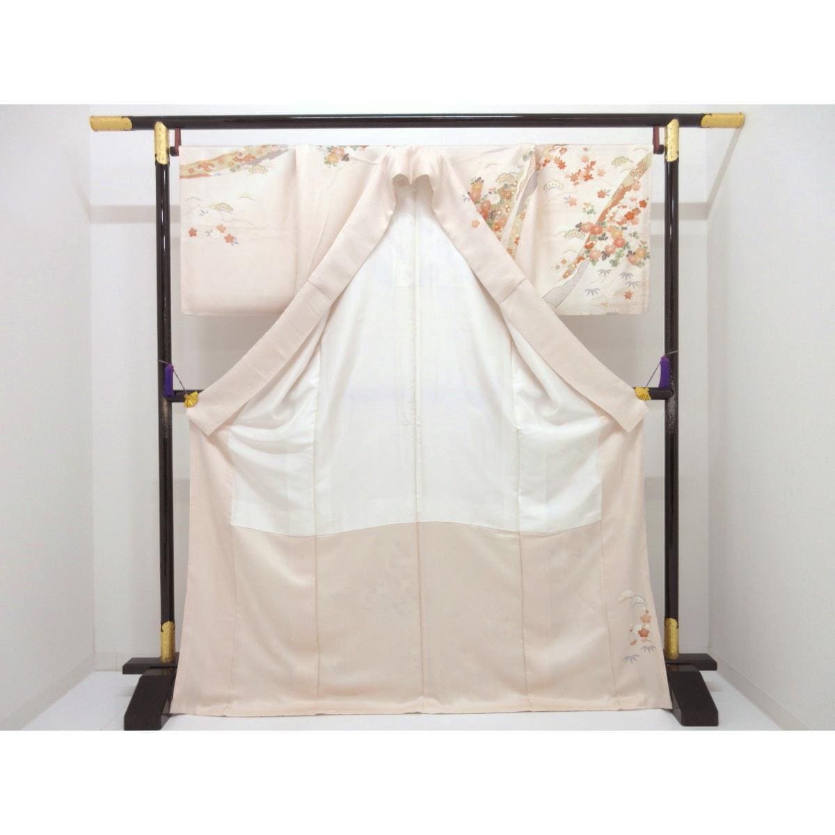 訪問着　友禅金彩加工　刺繍入り