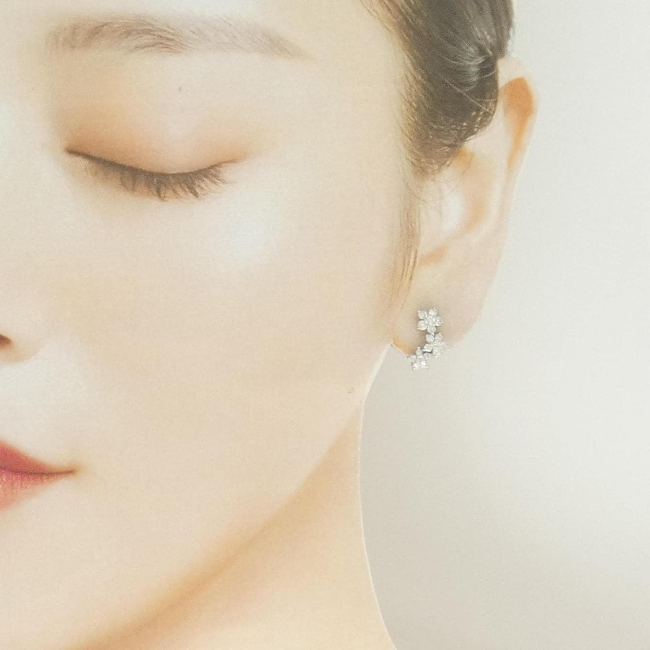 PT900 花朵鑽石耳環 0.80克拉