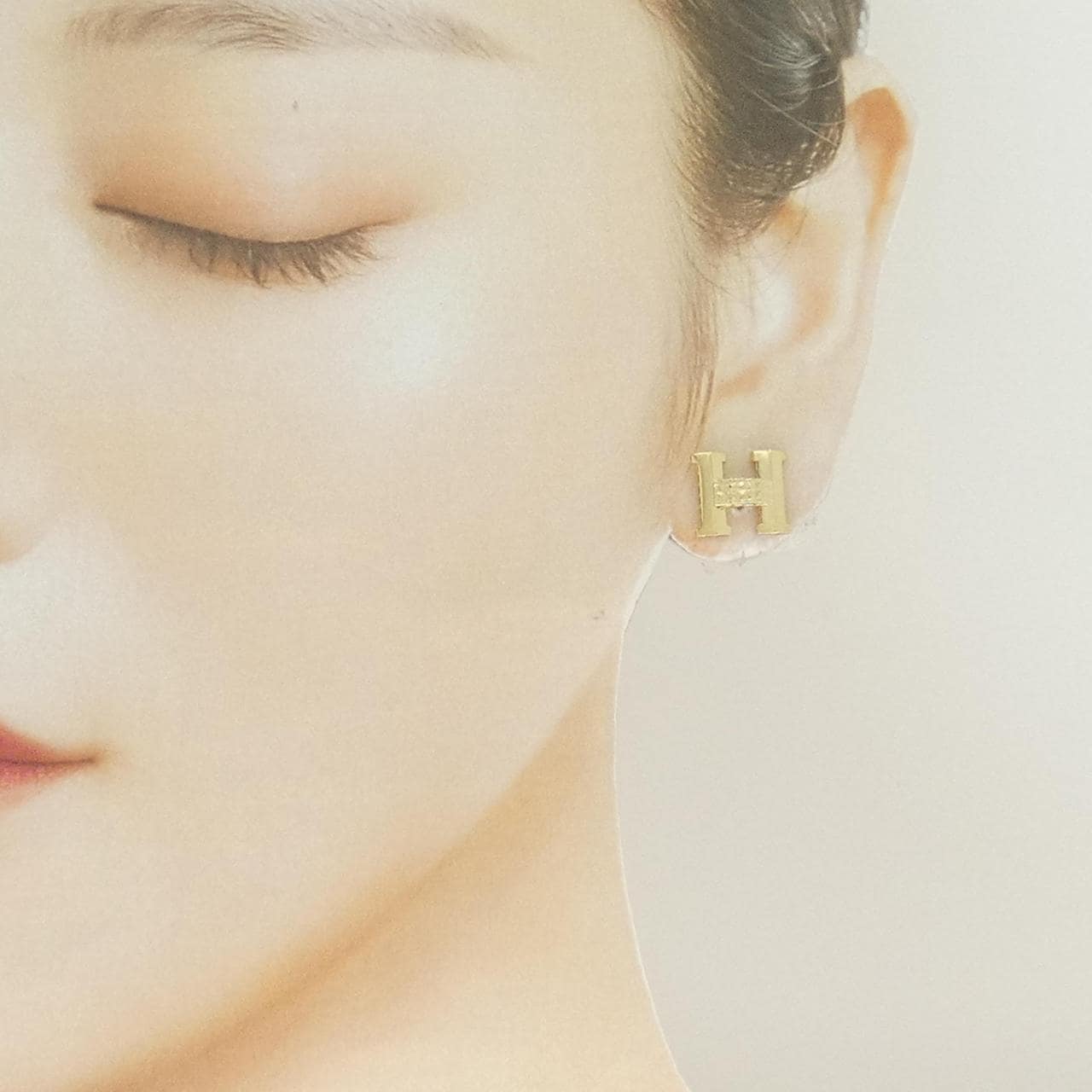 K18YG イニシャルH ピアス