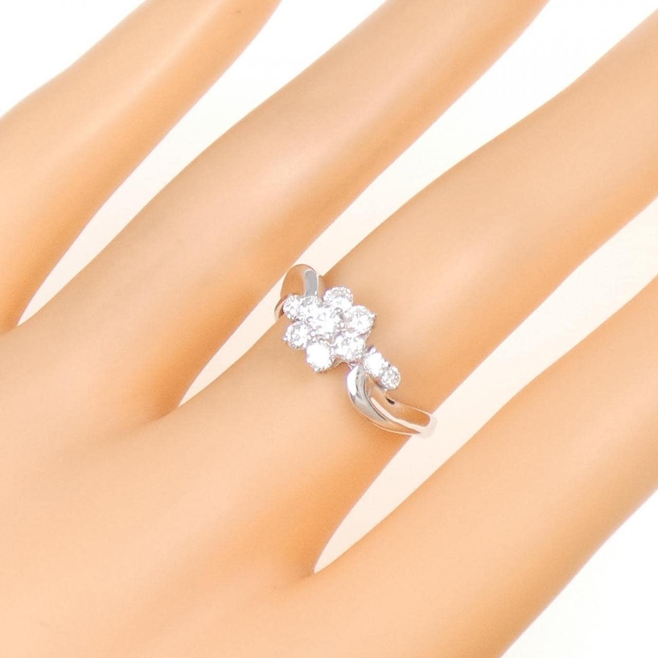 K18WG フラワー ダイヤモンド リング 0.51CT