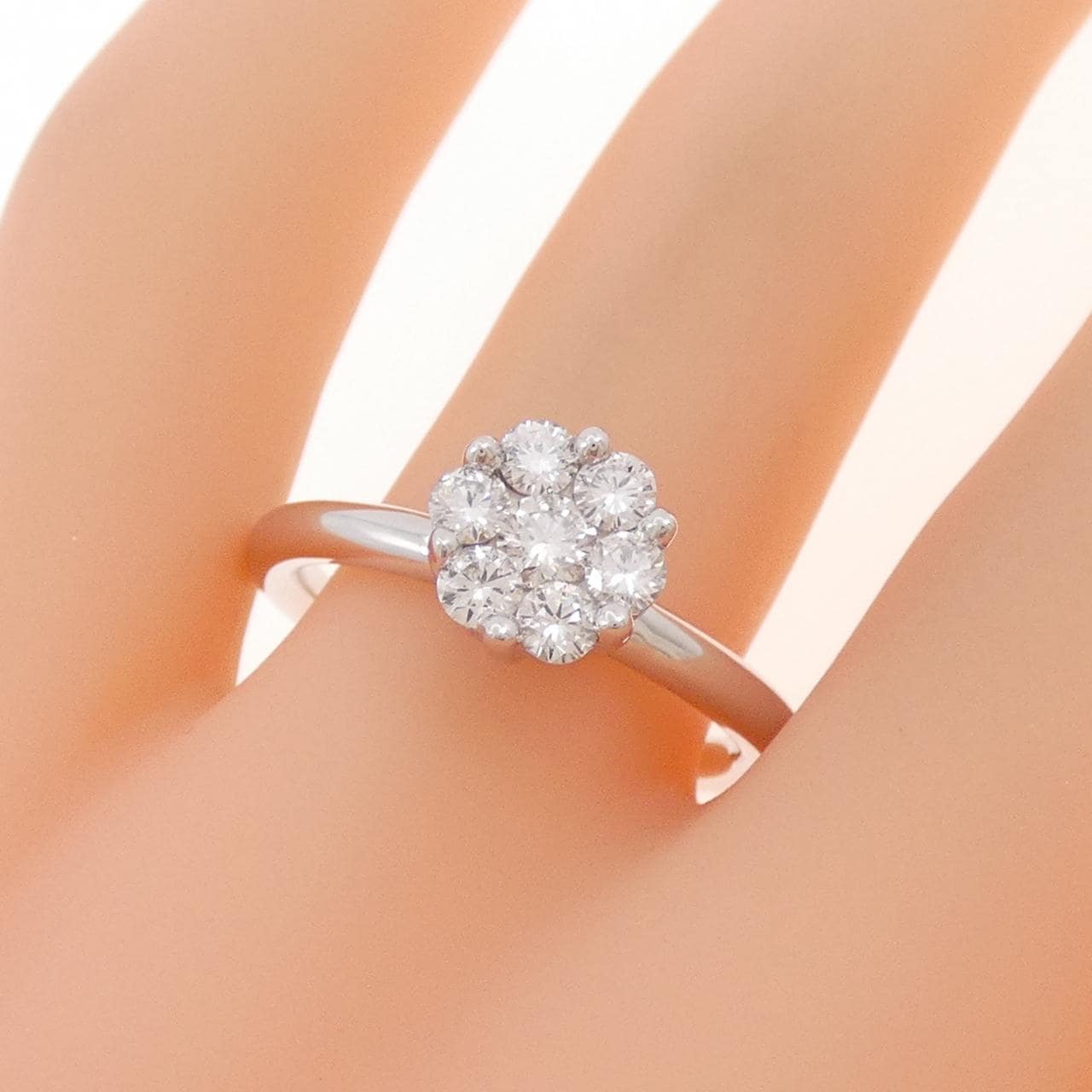 750WG フラワー ダイヤモンド リング 0.50CT