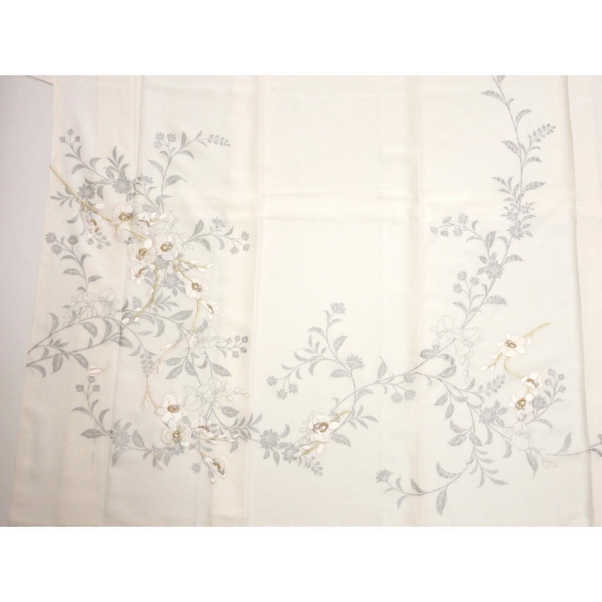 【未使用品】訪問着　銀彩加工刺繍入り