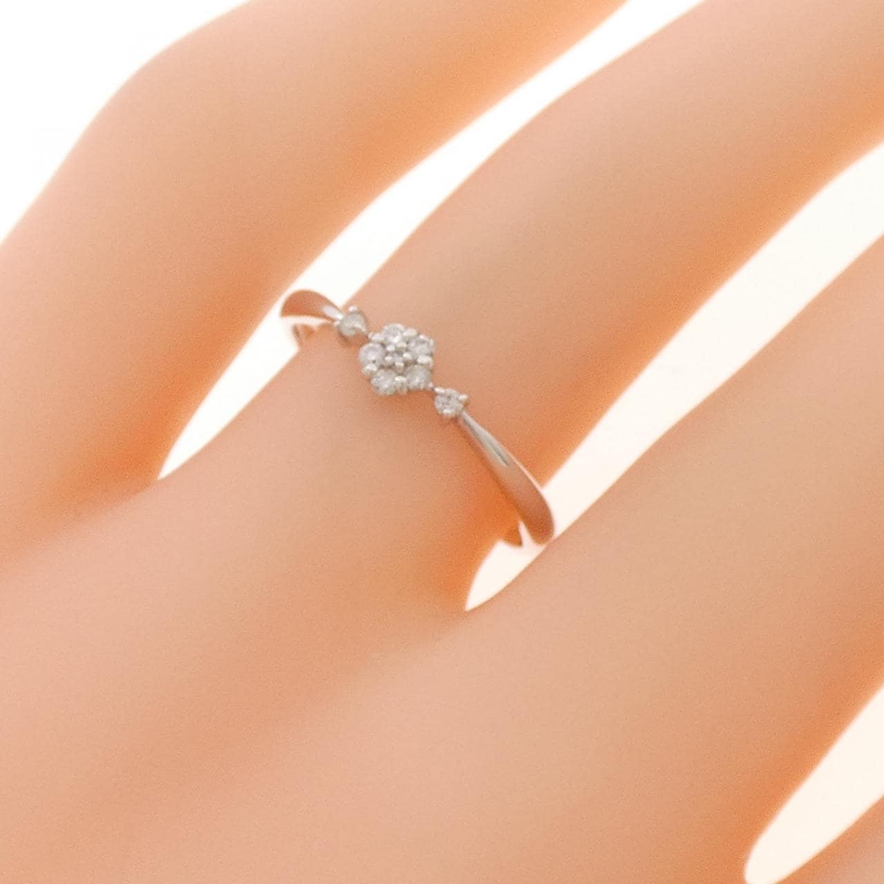 K10WG フラワー ダイヤモンド リング 0.07CT